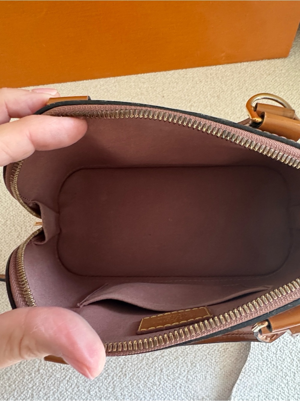 Louis Vuitton Alma BB in Caramel Vernis Patent Leather - Picture 2 of 10